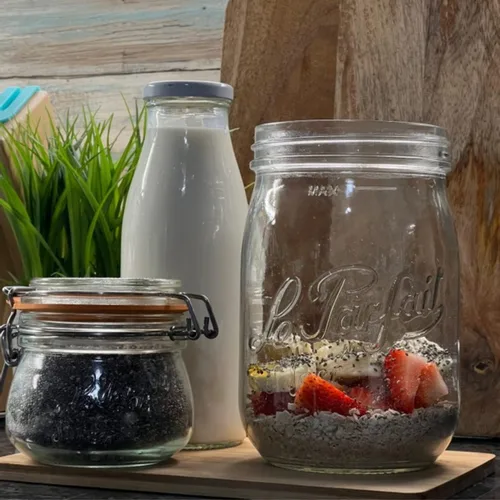 Vista 6 de Le Parfait Botellas de leche de vidrio francés con logotipo impreso de 1.890 in tapa hermética de metal giratorio Utilizado para batidos, botella