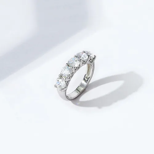 Vista 6 de Tienda Essentials Anillo de plata de ley de cinco piedras con circonita cúbica de corte redondo Infinite Elements (anteriormente colección Tienda)