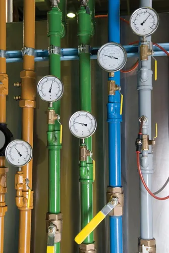 Vista 2 de Aerosol de esmalte Rust-Oleum para uso general; envase de 16 onzas líquidas; lata de aerosol, almendra, 6