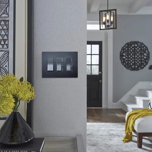 Vista 3 de Legrand Radiant RWP263BK - Placas de pared sin tornillos, 3 bandas, tres cubiertas GFCI, color negro (1 unidad)