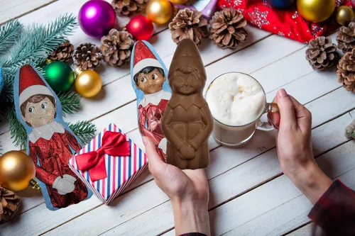 Vista 5 de Fruidles Grandes golosinas navideñas de chocolate de elfo en el estante, chocolate con leche sólido y suave, rellenos para bolsas de fiesta