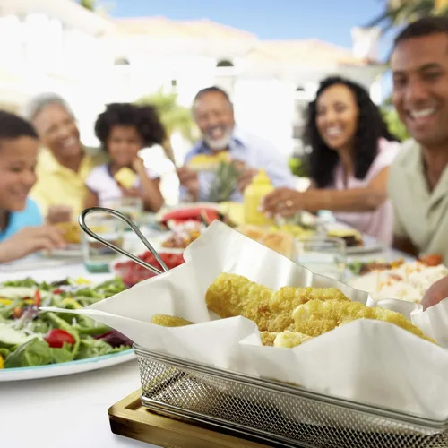 Vista 8 de Yukon Glory Cesta de servir Chip & Dip Juego de mesa de bambú y taza de salsa, perfecto para papas fritas, Fish 'N Chips, aperitivos, cervecerías