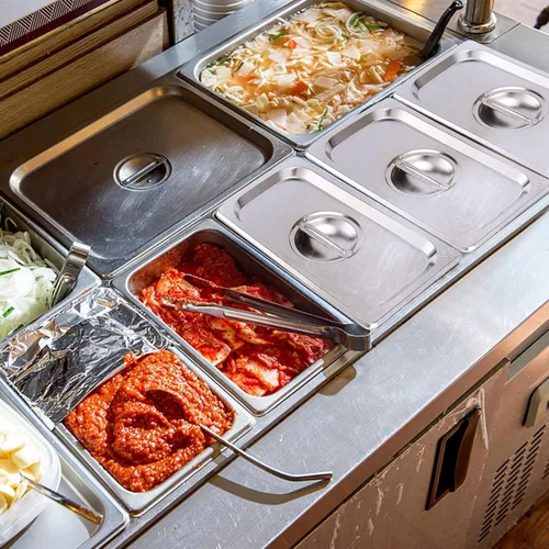 Vista 5 de PINGEUI Paquete de 8 tapas de mesa de vapor de acero inoxidable de tamaño 1/3, cubierta sólida para sartén de hotel con asa para bandeja