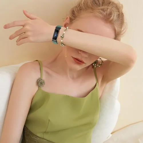 Vista 4 de Correas elásticas trenzadas para Fitbit Luxe para mujeres y hombres, correas elásticas de nailon para Fitbit Luxe, 5 paquetes