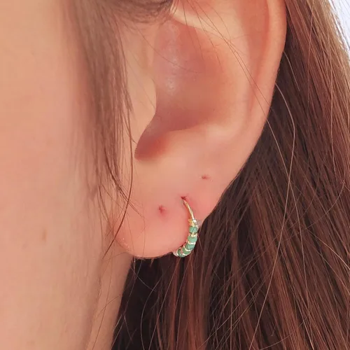 Vista 2 de Creations - Par de aretes de aro hechos a mano con cuentas de cartílago pequeño de 0.394 pulgadas, plata de ley 925, cuentas de color blanco, aros
