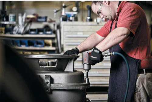 Vista 14 de Ingersoll Rand 2235TiMAX Llave de impacto neumática de 1/2 pulgada con salida de par de hasta 1,350 pies-libras