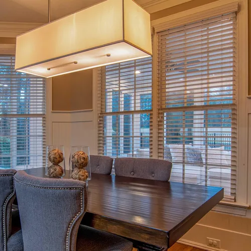 Vista 4 de 10 clips de cenefa de plástico de 1-7/8 pulgadas, clips de repuesto para persianas de ventana, se adapta a cenefas de madera