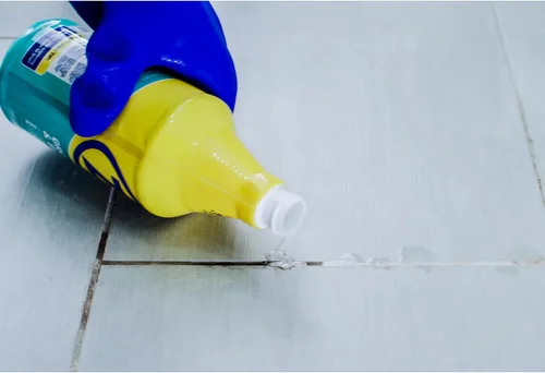 Vista 4 de Zep Limpiador y abrillantador de lechada – 32 onzas (1 botella) – ZU104632 – Fórmula de limpieza profunda elimina las manchas viejas de la lechada