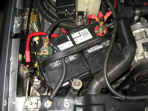 Vista 3 de Kit de retención de batería de repuesto para modelos seleccionados de Jeep, Jeep Cherokee 1997-2001, Jeep Wrangler 1987-1995, con tuercas de brida