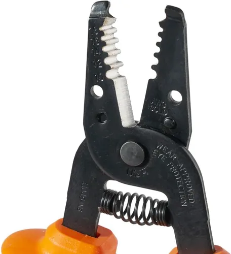 Vista 5 de Klein Tools 11045-INS Pelacables y cortador aislados, fabricado en Estados Unidos