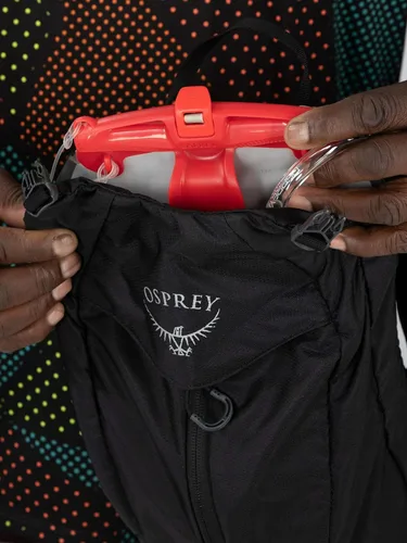 Vista 2 de Osprey Katari 7L Mochila de ciclismo para hombre con depósito hidráulico, Green Creek