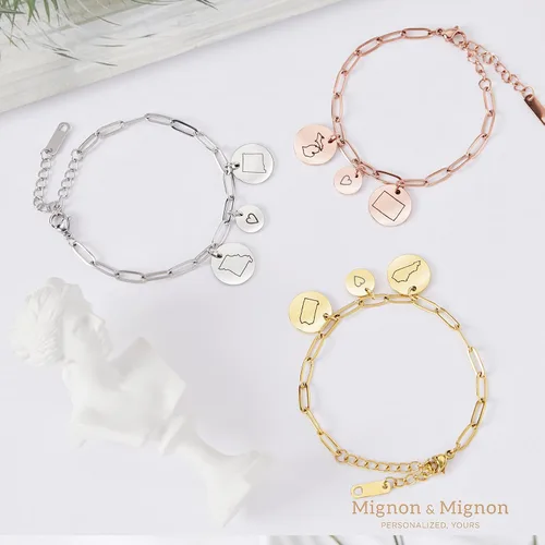 Vista 5 de MignonandMignon Pulsera de amistad de larga distancia con dije grabado del estado, joyería hecha a mano personalizada para mamá para mejor amiga