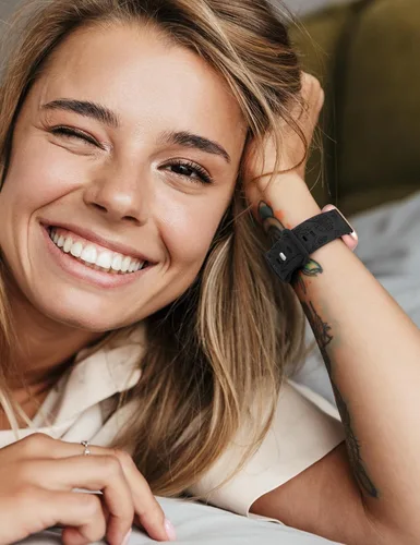 Vista 6 de Minyee Paquete de 2 correas con grabado floral compatibles con Fitbit Versa 2/Fitbit Versa/Versa Lite para mujeres, linda correa deportiva