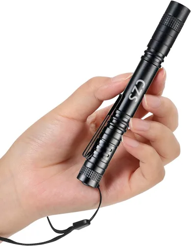 Vista 6 de CZS Linterna, Juego de 2 Linternas de Lápiz, Linternas Pequeñas de Altos Lúmenes, Linterna LED Alimentada por Batería de 2 Pilas AAA, Linternas