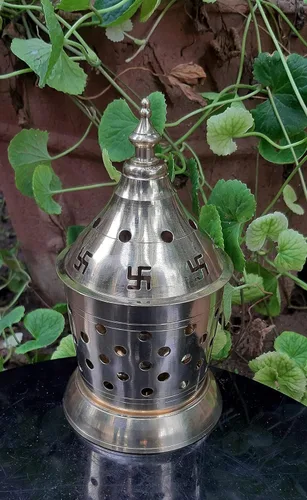 Vista 3 de Bharat Haat Akhand Jyoti Diya de latón con cubierta Divi lámpara de aceite para templo lámpara de aceite espiritual Lámpara de mecha de aceite