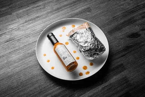 Vista 2 de Joe Rogan x Half Face Blades x Señor Lechuga Hot Sauce .5326 Tomates reliquia, trufa de invierno, segadores
