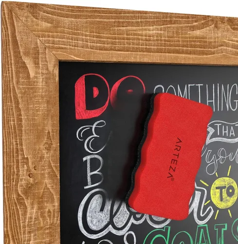 Vista 4 de Arteza Juego de limpiador de pizarra con 2 limpiadores, 10 onzas cada uno, 1 toalla de tela de microfibra, 2 esponjas mágicas y 1 borrador