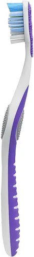 Vista 10 de Colgate 360 - Cepillo de dientes para boca completa, cepillos dentales para adultos con cerdas medias, ayuda a eliminar las bacterias del mal
