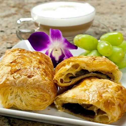 Croissants de chocolate (Pain au Chocolat) - 3.25 onzas, congelados, sin hornear, 30 unidades