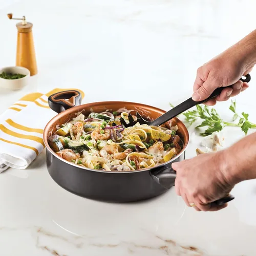 Vista 11 de Farberware Glide Ceramic Sartén Antiadherente / Sartén para Saltear / Sartén para Freír con Tapa y Mango Auxiliar - 4 Cuartos, Negro