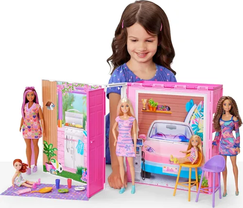 Vista 2 de Barbie Juego de casa de muñecas, casa escapada con 11 accesorios que incluyen 2 sillas, 4 áreas de juego y juego de 360 grados