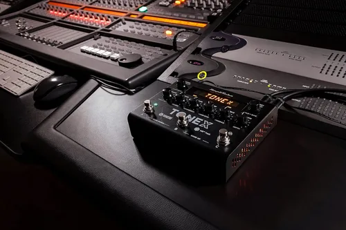 Vista 5 de IK Multimedia TONEX Pedal: Pedal de efectos múltiples estéreo para guitarra y bajo con 150 preestablecidos, 15 FX Pre/Post, afinador, Tap Tempo