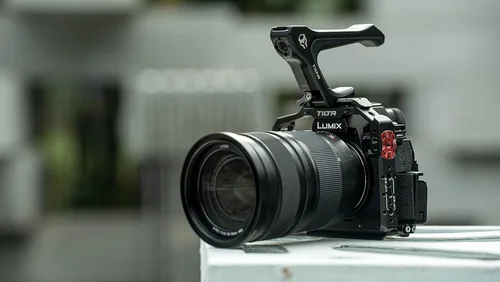 Vista 6 de Tilta Jaula completa para cámara compatible con Panasonic S5 II/IIX (negro) Diseño personalizado Accesorios de montaje a través de riel OTAN