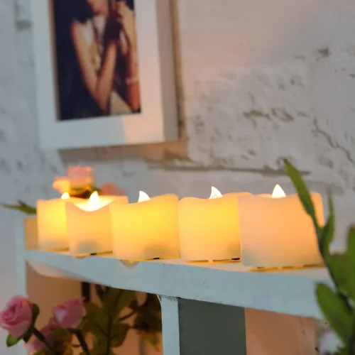 Vista 7 de Velas votivas LED parpadeantes sin llama con control remoto, funciona con pilas, juego de 12 velas eléctricas para exteriores, velas temporizadoras