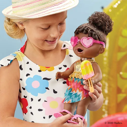 Vista 8 de Baby Alive Sunshine Snacks - Muñeca que come y hace popó, muñeca bebé con temática de verano que se puede usar en el agua, con molde para hacer