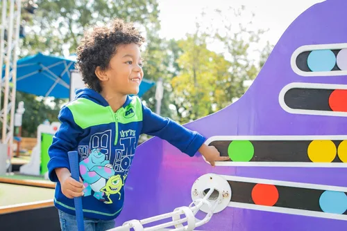 Vista 2 de Disney Cars Lightning McQueen - Sudadera con capucha de forro polar con media cremallera para niños Amigos de cachorro