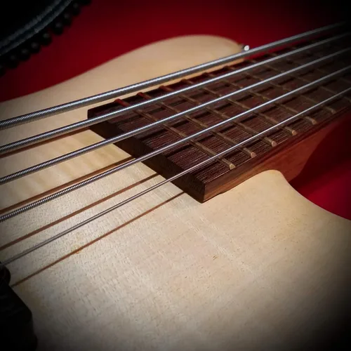 Vista 5 de GHS Strings 5M-DYB - Bass Boomers de 5 cuerdas, cuerdas para bajo eléctrico niqueladas, escala larga, mediano (45-130)