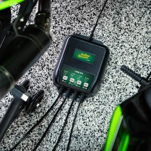 Vista 3 de Battery Tender Plus - Cargador multibanco de 4 bancos, 5 amperios (1.25 amperios por banco), cargador y mantenedor inteligente de batería múltiple