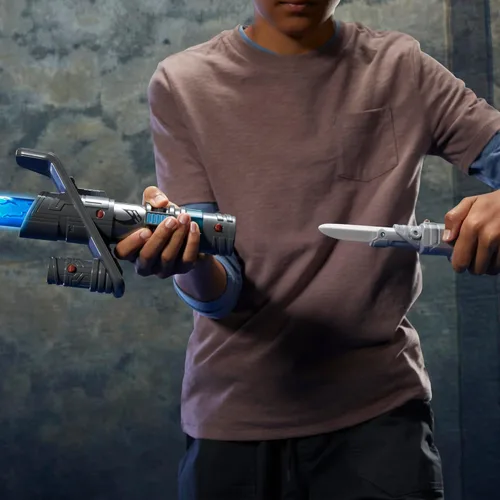 Vista 4 de STAR WARS Set de forja de sables de luz Ultimate Mandalorian Masterworks, sable de luz electrónico oficialmente licenciado, juguetes para niños