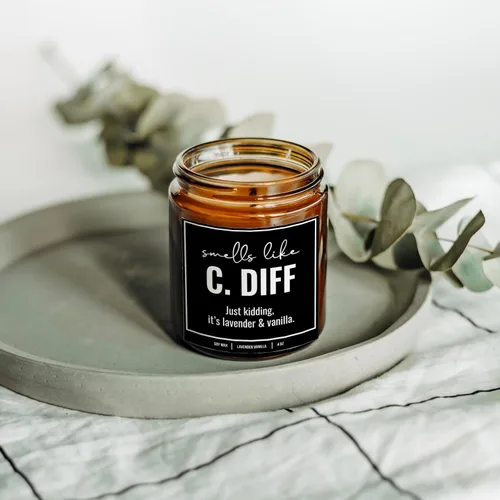 Vista 5 de You Nique Designs, Smell Like C. Diff - Vela de enfermera registrada, 4 onzas, divertidos regalos de enfermera para mujeres, vela Rn