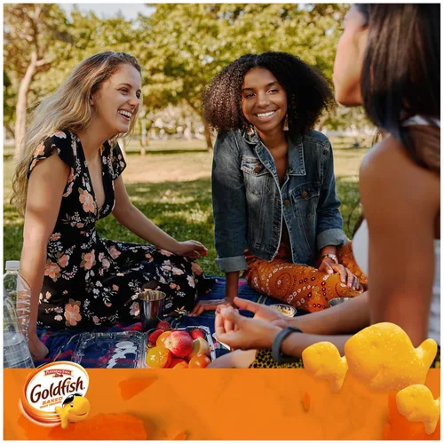 Vista 88 de Goldfish Galletas de Queso Cheddar, Galletas de Snack Horneadas, Paquetes de Snack de 1 onza para Llevar, Caja de 20