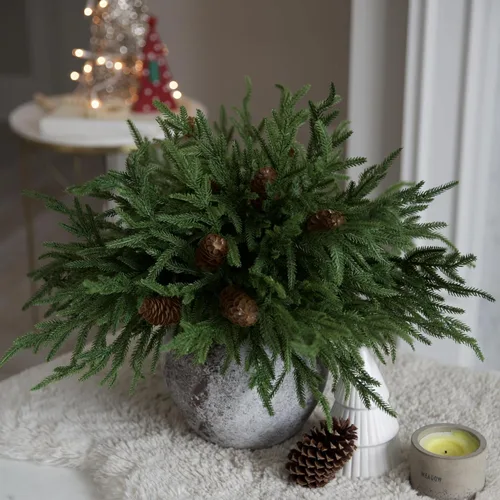 Vista 2 de florisso Ramas artificiales de pino Norfolk de Navidad para jarrones, 12 paquetes de ramas de pino sintético con 5 piezas de tallos de piña falsos