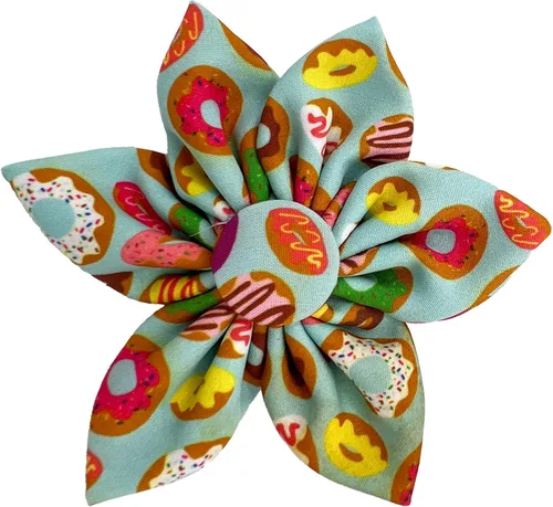 Vista 6 de Huxley & Kent Molinete para mascotas I'm Prickly Cactus (pequeño) Accesorio de collar de lazo de resorte Accesorio de collar divertido