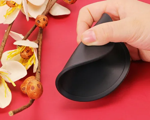 Vista 4 de ONLYKXY 3 posavasos de silicona de 3.93 pulgadas, posavasos redondos para bebidas, café, té (negro)