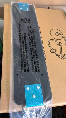 Vista 2 de Asiento de columpio con anillo triangular de metal de 30.4 x 5.9 pulgadas, juego de columpio resistente accesorios de repuesto para niños y adultos