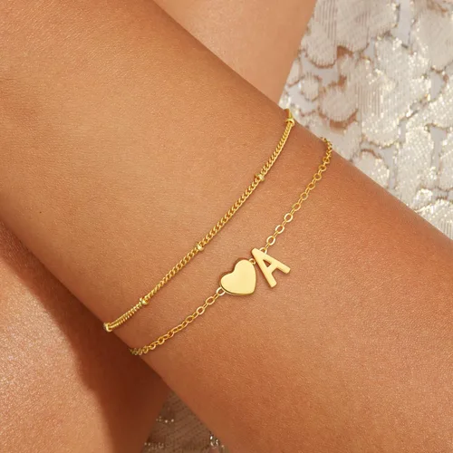 Vista 2 de Pulseras con iniciales de oro para mujeres y niñas, chapado en oro de 18 quilates, pulsera con inicial de corazón para adolescentes, regalos