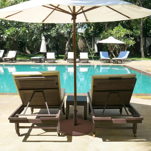 Vista 2 de Tangkula Base de sombrilla de patio de 50 libras, soporte redondo de 27.5 pulgadas con ruedas, base de sombrilla de acero resistente al aire libre