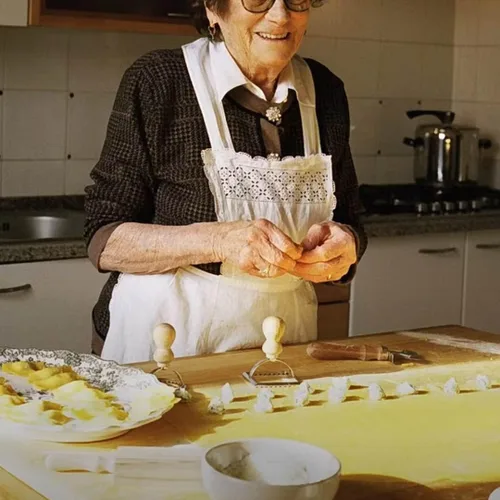 Vista 5 de Cortador de sellos para ravioles, molde con mango de madera y borde estriado, accesorio de cocina para prensa de pasta para perogis y raviolis