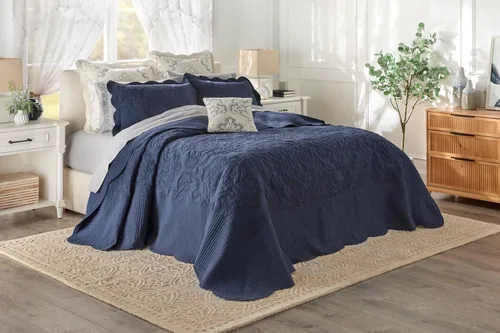 Vista 4 de BrylaneHome Ropa de cama ligera para todas las estaciones, moderna Amelia acolchada Damasco de gran tamaño, colcha ultra suave - King, Seaglass