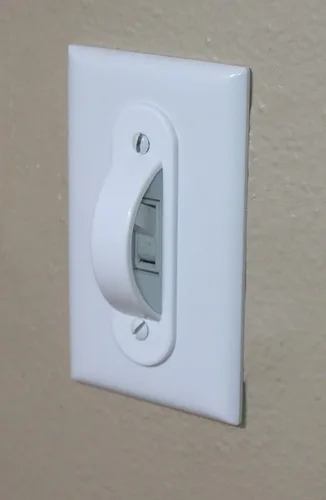 Vista 7 de Placas cubiertas color blanco para interruptores, mantiene interruptor de luz encendido o apagado, protege tu luces o circuitos que accidentalmente
