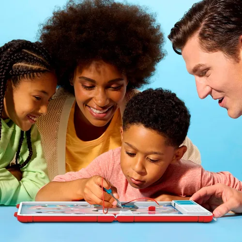 Vista 11 de Juego de mesa electrónico Operation con estuche de transporte todo en uno 2 formas de jugar para mayores de 6 años 1+ jugadores 10 minutos